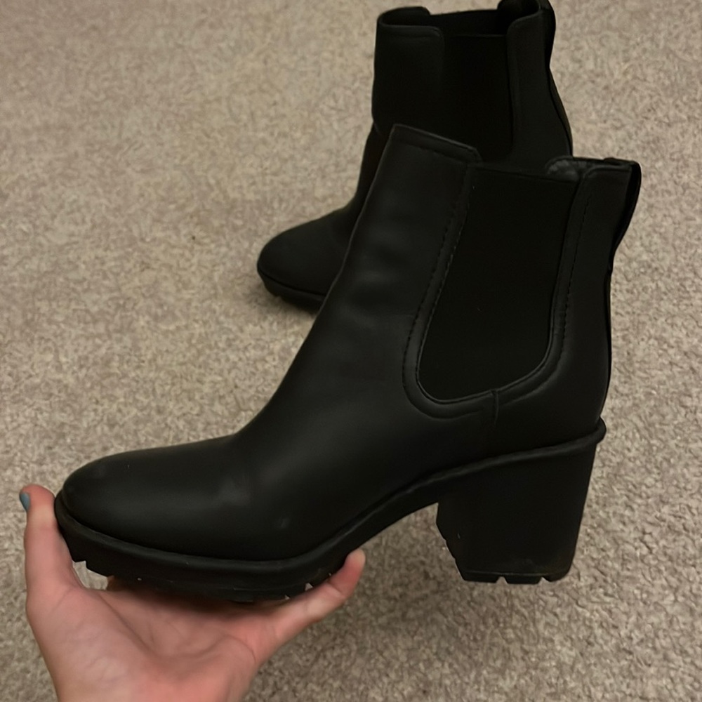 Heeled black boots